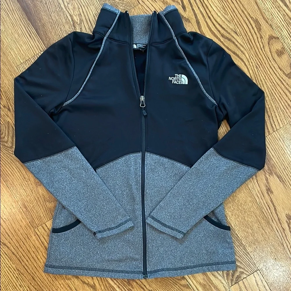Women’s The North Face Zip Up Jacket/Coat. Size S/P. Excellent Condition.